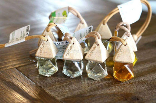tinh dầu treo xe ô tô