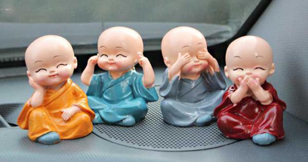 tuong-4-chu-tieu-tu-khong-dat-tap-lo-o-to-mau01